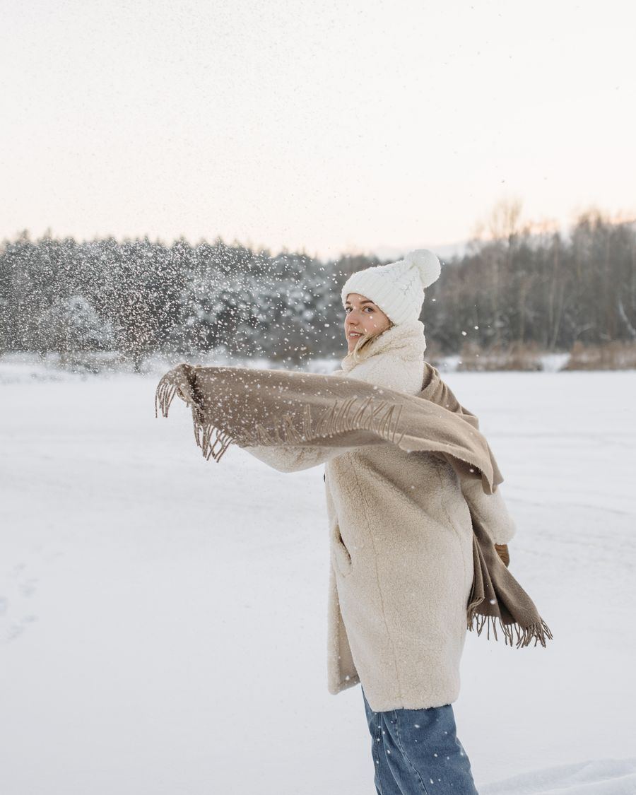 Layered tweed and knitwear for the cold months